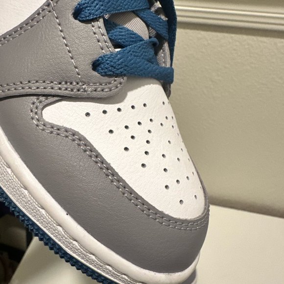 Air Jordan Retro 1 Mid - Picture 7 of 7